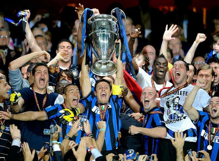 Inter Milan 2006 – 2010: 5 lần vô địch Serie A liên tiếp cùng 4 cúp Quốc gia, 4 Siêu cúp Italia, 1 Champions League và 1 chức vô địch Thế giới các CLB. Họ là CLB đầu tiên của nước Ý giành cú ăn 3 vào năm 2010.